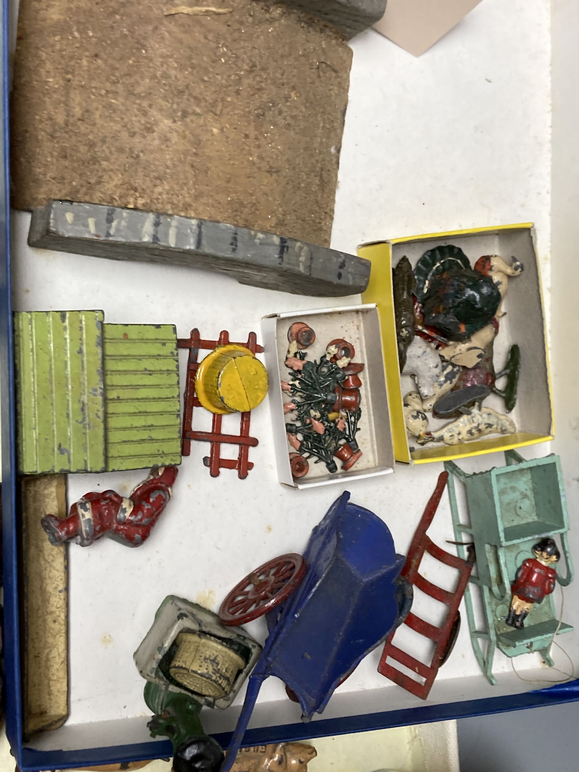 Hollowcast lead toy animals